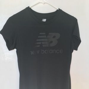 Black new balance logo tee
